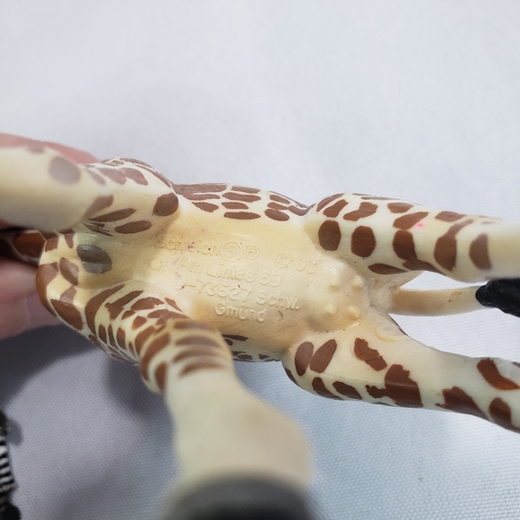 Schleich PVC Figures Giraffe Zebra Realistic Safari Female - Picture 10 of 11